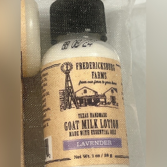 Fredericksburg Farms Lavender Travel Set (Shampoo, Conditioner, Lotion and Soap) - Picture 3 of 5